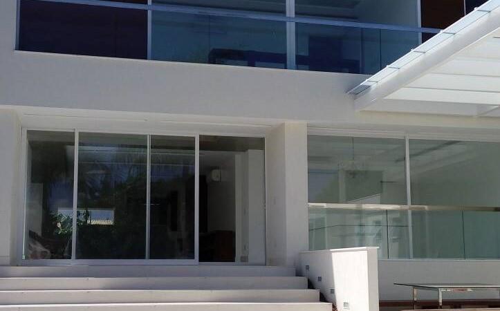 Magnificent triplex house with elevator in Quintas do Rio