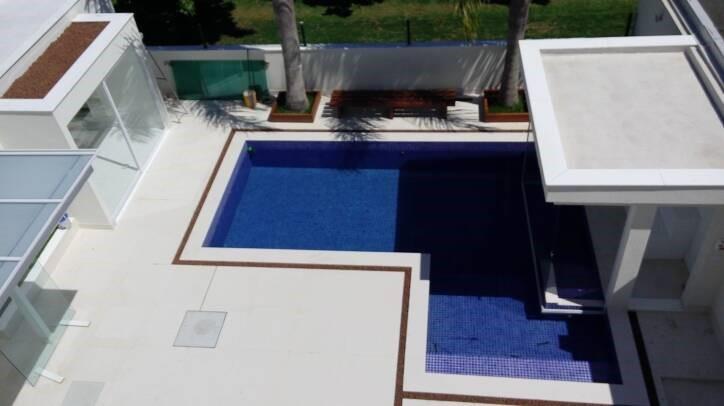 Magnificent triplex house with elevator in Quintas do Rio