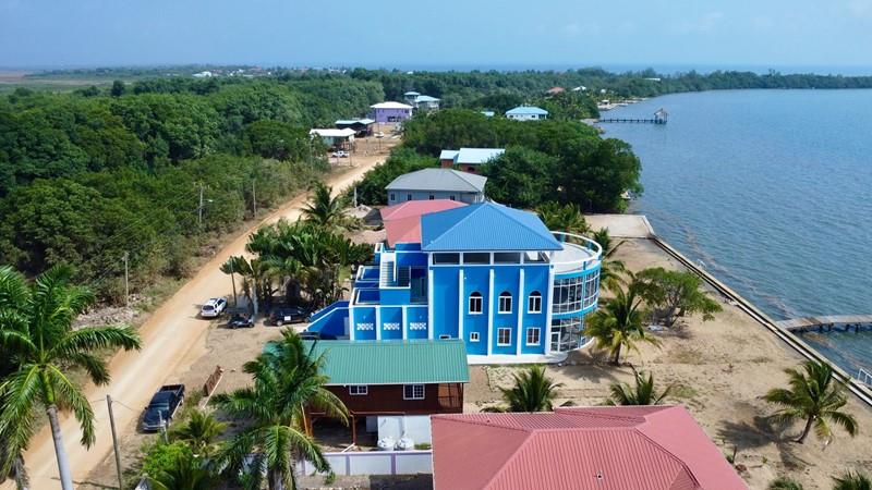 A+ Seafront Home Plus Riverfront Boat House et yacht de pêche