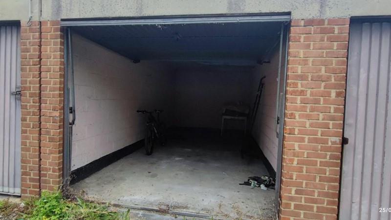 Purchase: Parking area (6032)