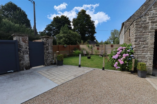 Farmhouse in the heart of the Monts d'Arrée