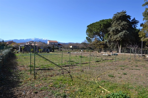 Flat building plot 2380m² with views