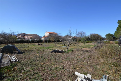 Flat building plot 2380m² with views