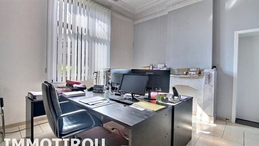 Purchase: Business premises (6240)