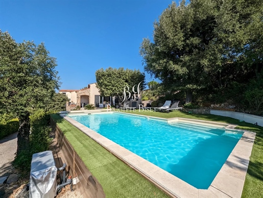 Villa à vendre Sainte Maxime avec magnifique vue dégagée sur les collines