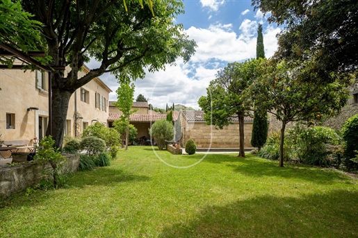 Exceptional property, for sale, with garden and pool , proche d'