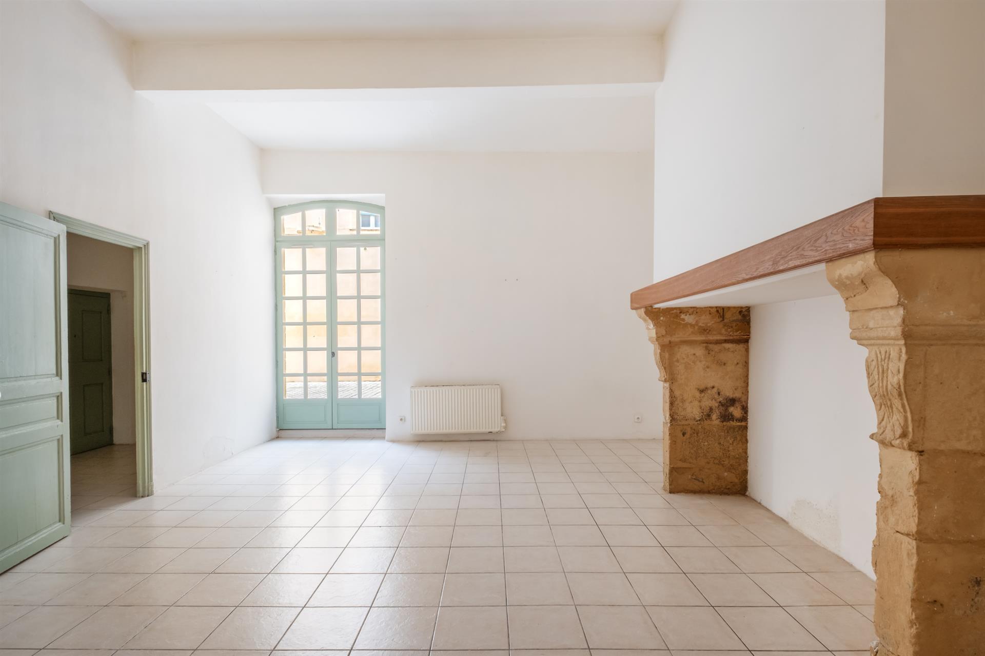 Large 3-room apartment renovated by an architect