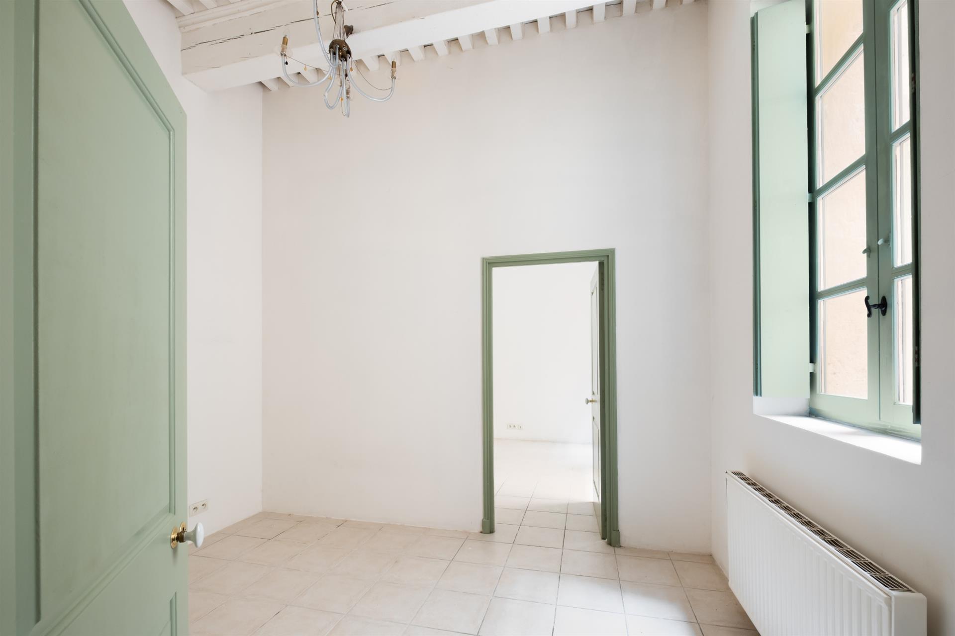 Large 3-room apartment renovated by an architect