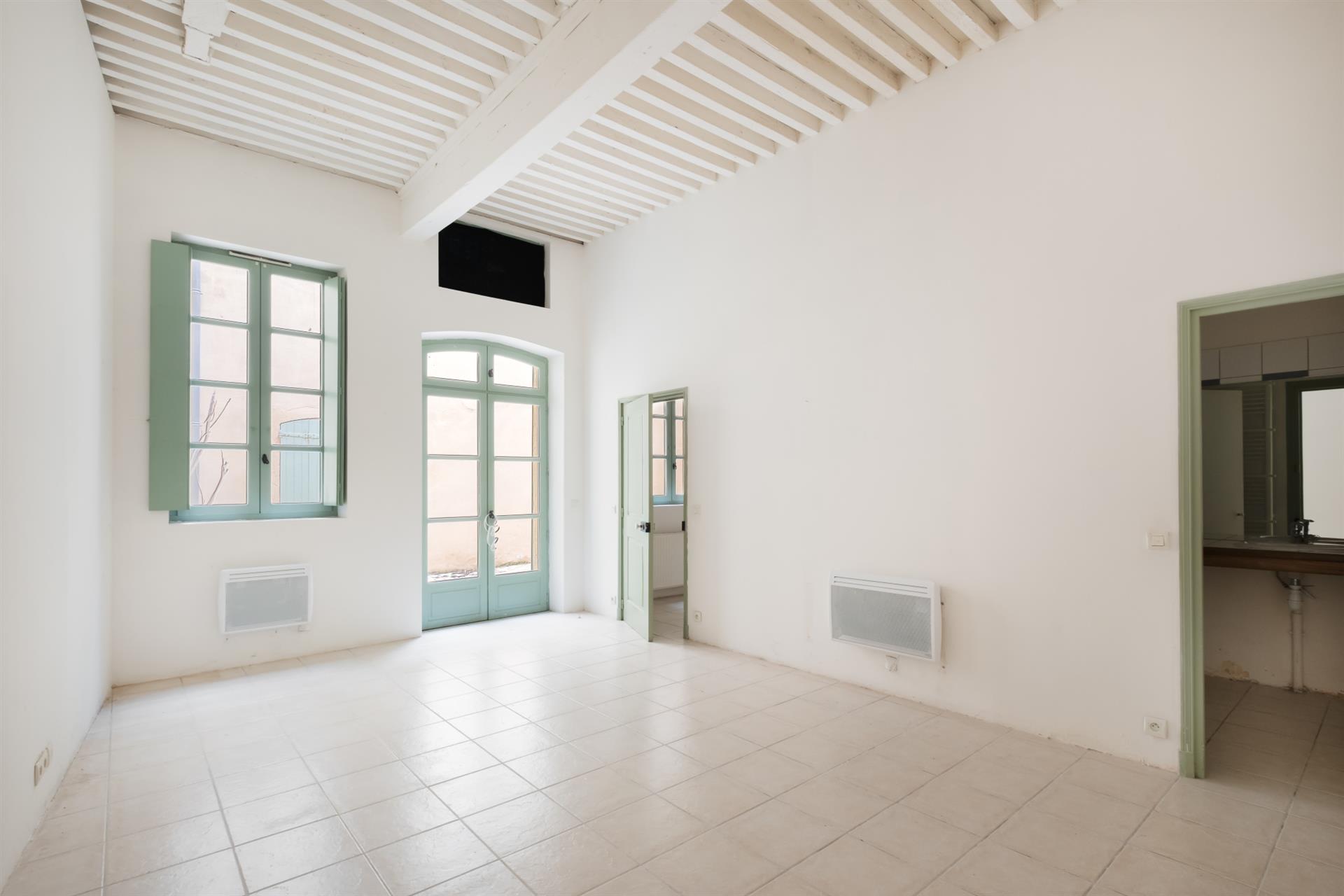 Large 3-room apartment renovated by an architect