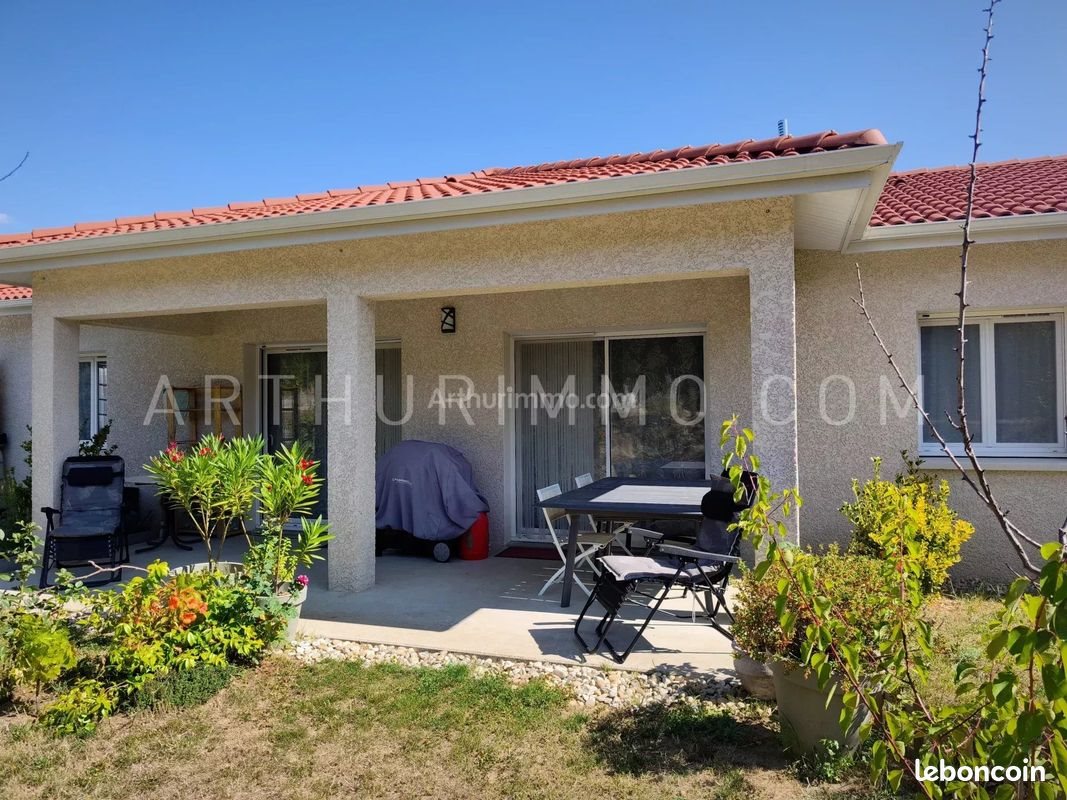 Maison à louer, 116m², Roiffieux
