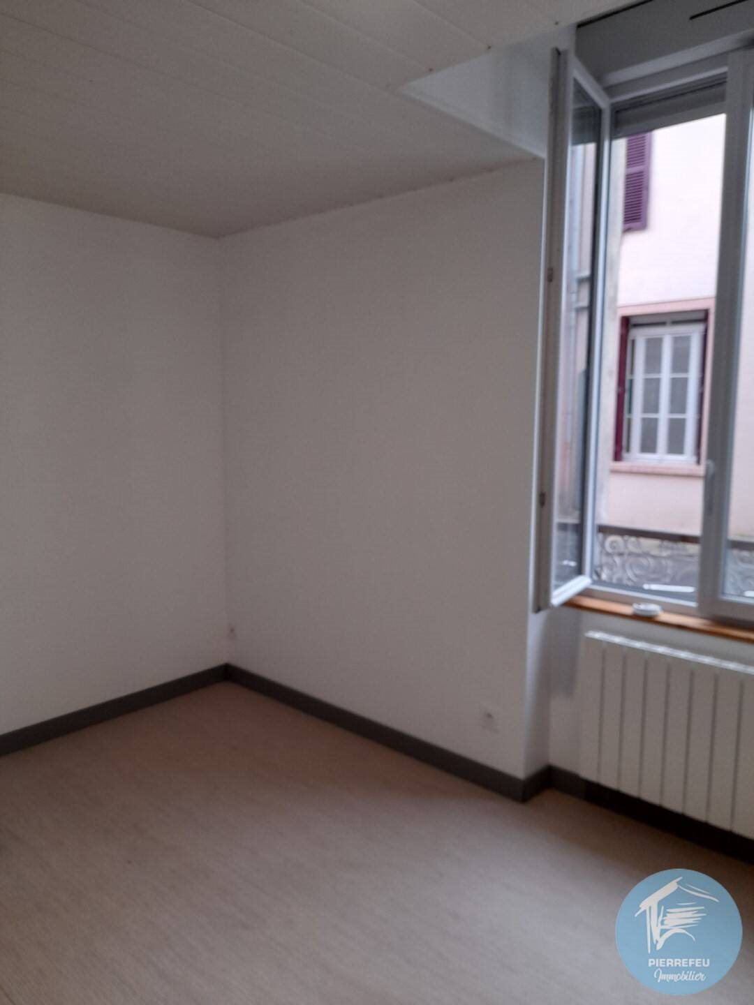 Appartement à louer, 26m², Thizy