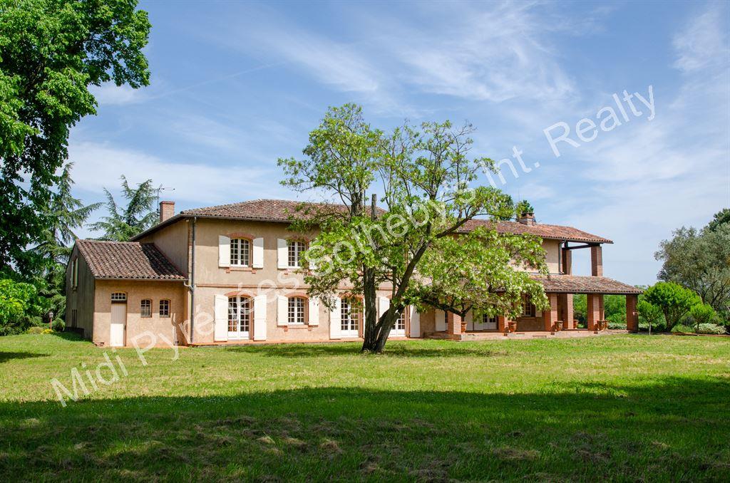 Lavaur-Toulouse axis, alone in the middle of fields but 5 minutes from all amenities