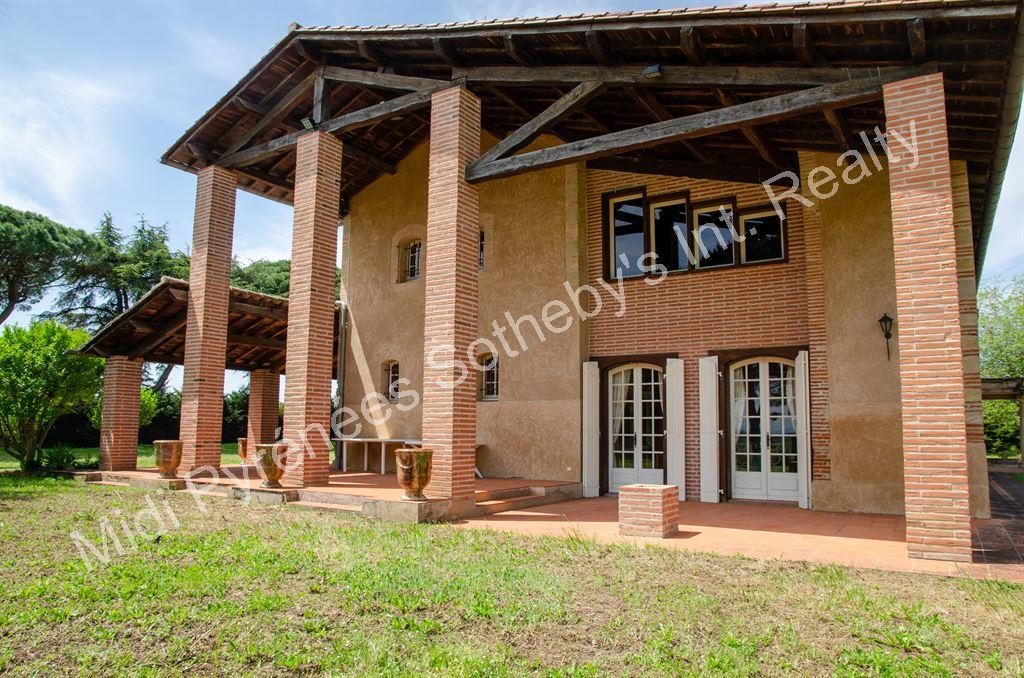 Lavaur-Toulouse axis, alone in the middle of fields but 5 minutes from all amenities
