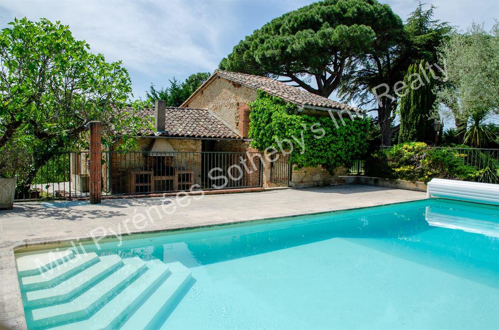 Lavaur-Toulouse axis, alone in the middle of fields but 5 minutes from all amenities