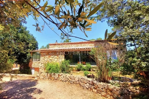 Carces -Bergerie Provençale - An Oasis of Tranquility in the Heart of Nature