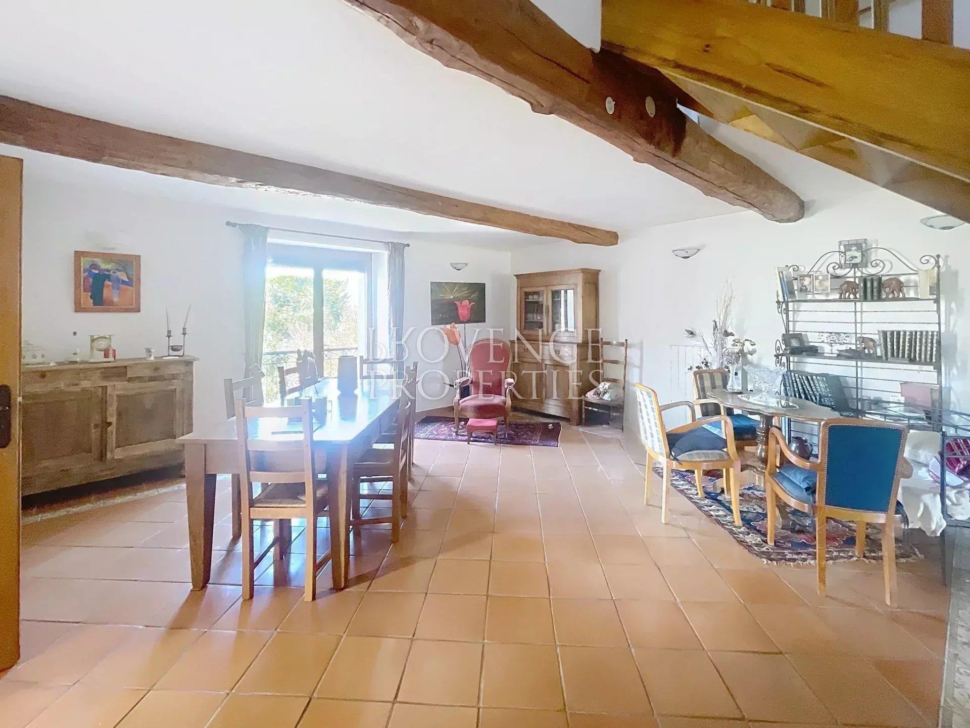 Property with guesthouse and bed and breakfast activit1 on 1600m2 of flat land with swimming pool an
