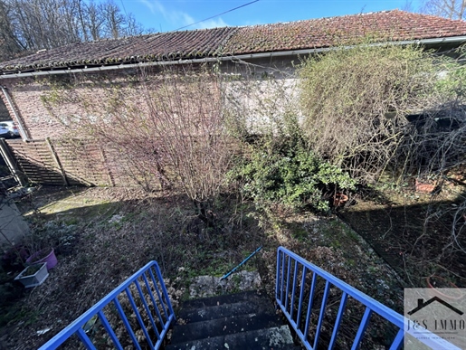 Dorfhaus mit kleinem Garten