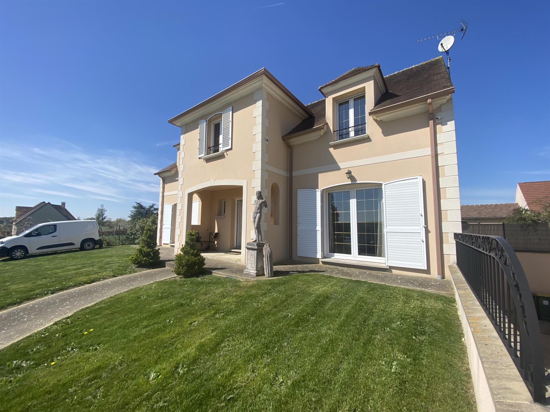 Quality 5-Room House 200 m2 + Full Basement