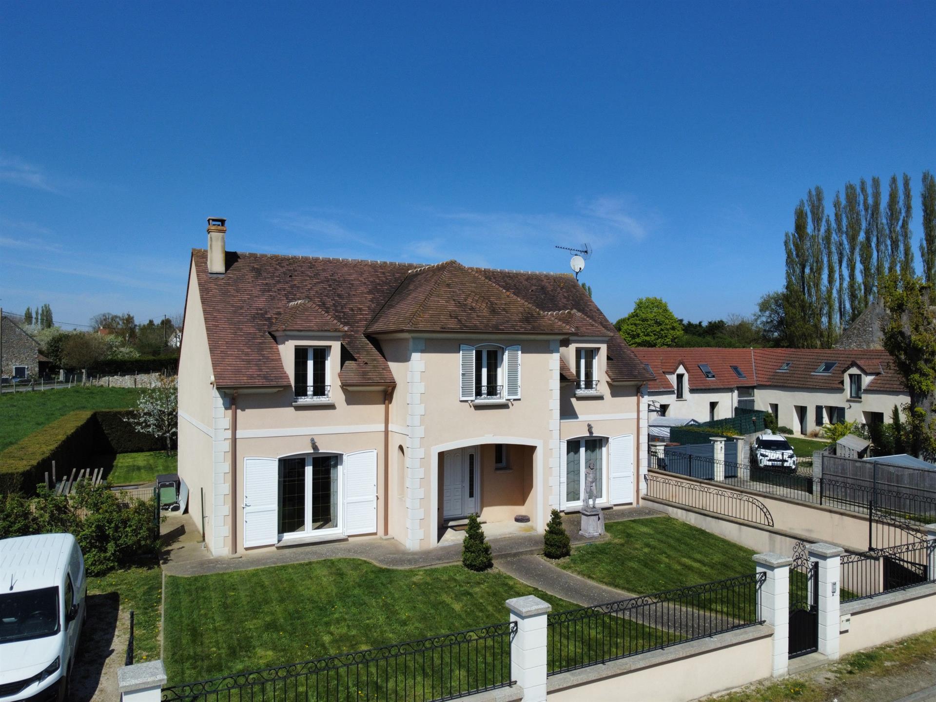 Quality 5-Room House 200 m2 + Full Basement