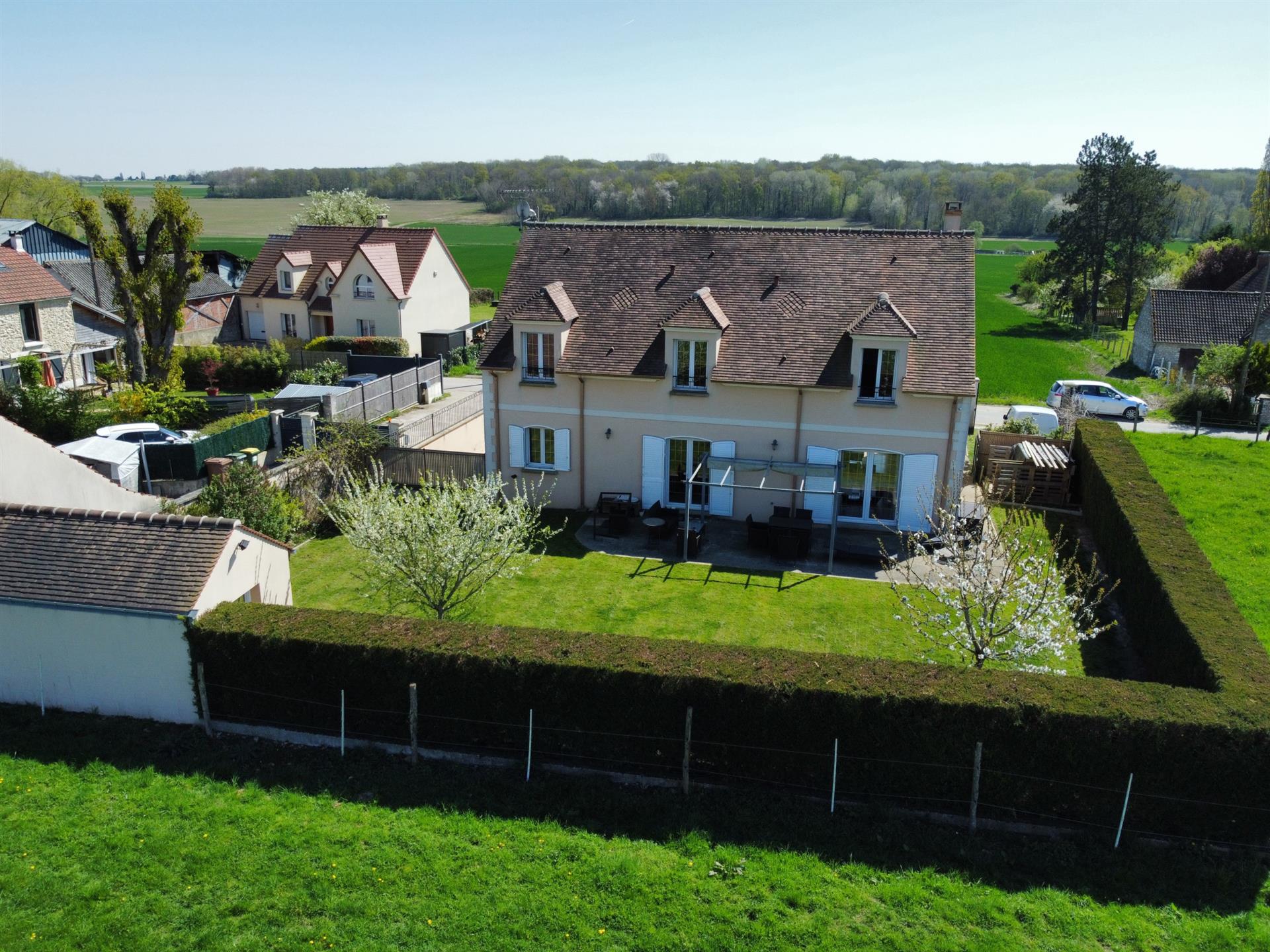 Quality 5-Room House 200 m2 + Full Basement