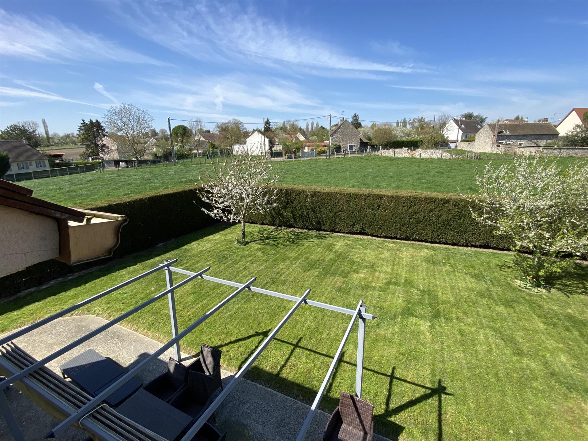 Quality 5-Room House 200 m2 + Full Basement