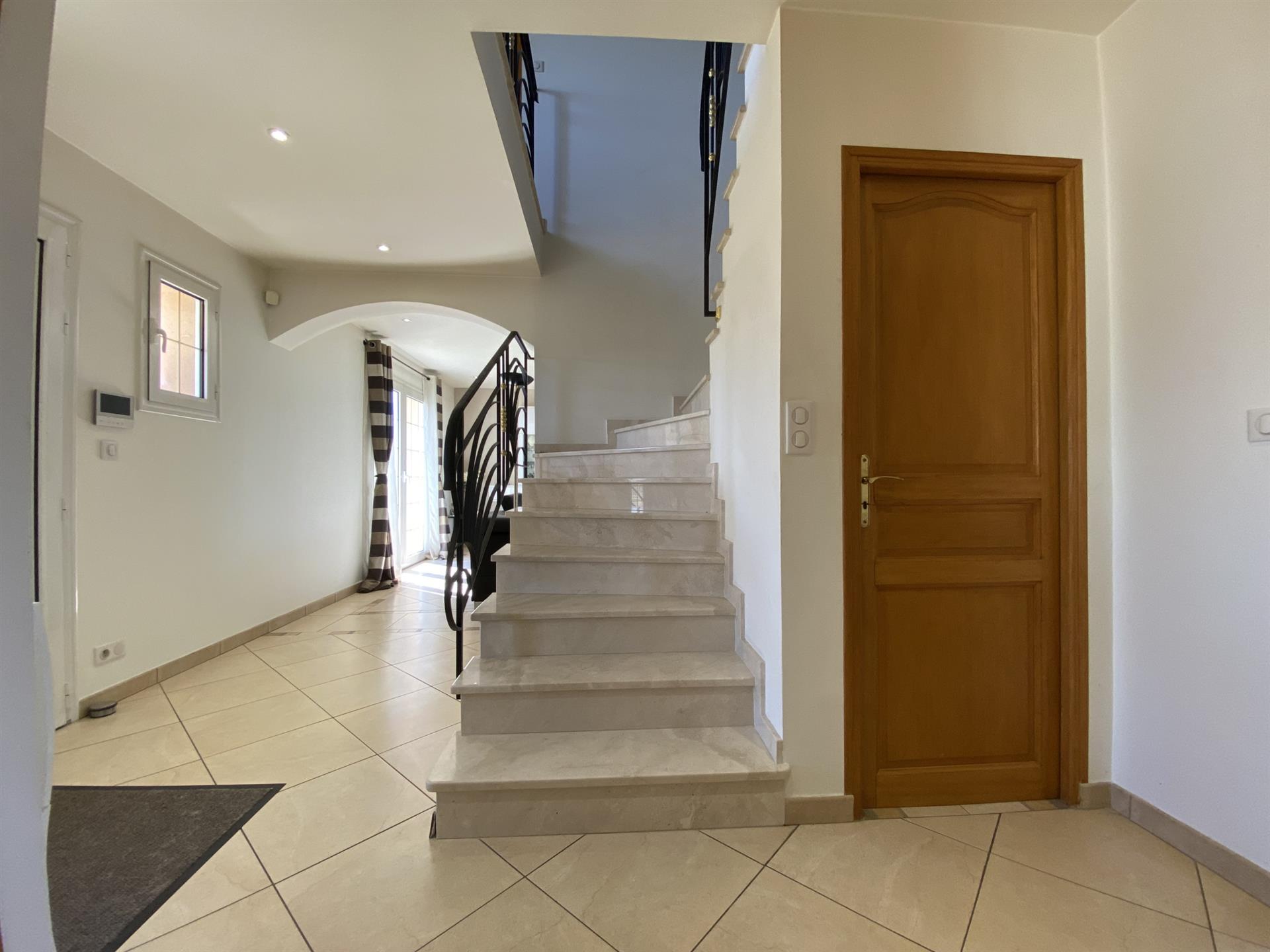 Quality 5-Room House 200 m2 + Full Basement