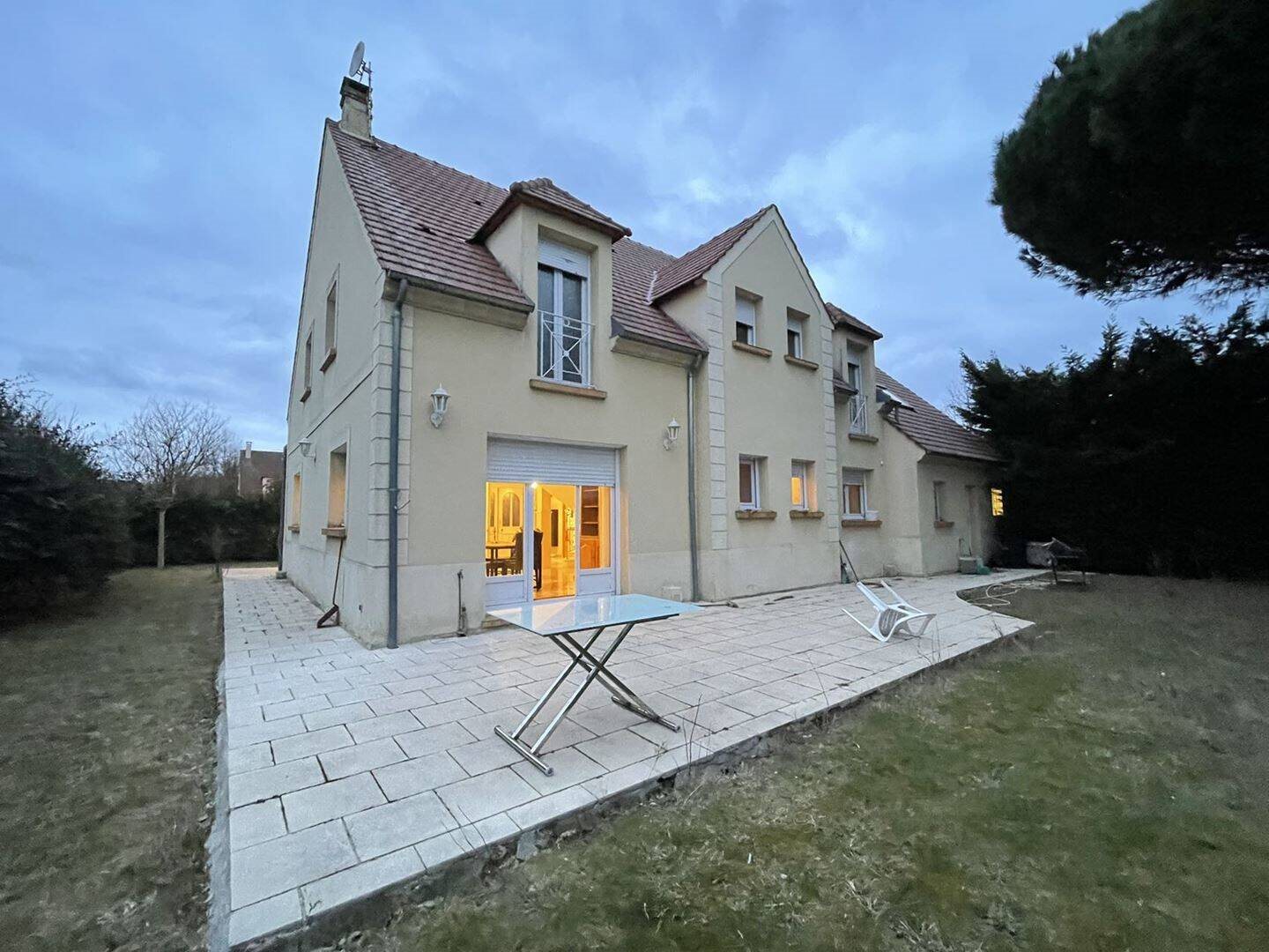 Maison à louer, 210m², Bussy-Saint-Georges