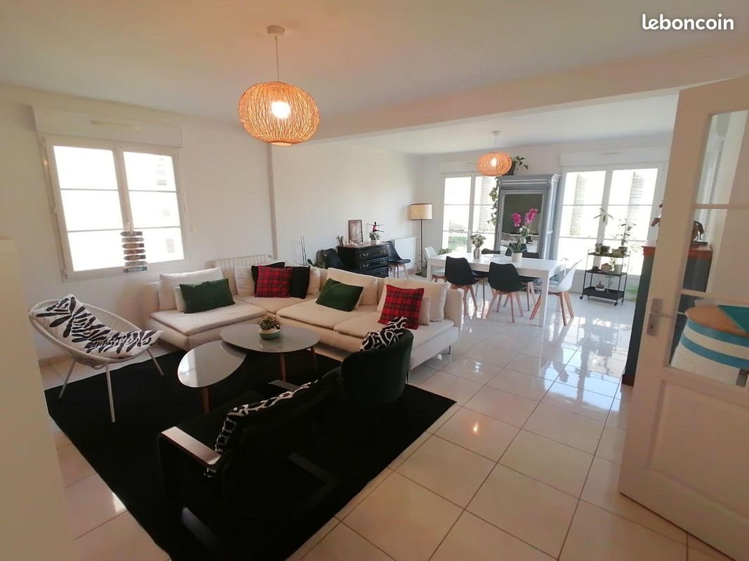 Maison à louer, 184m², Orgères