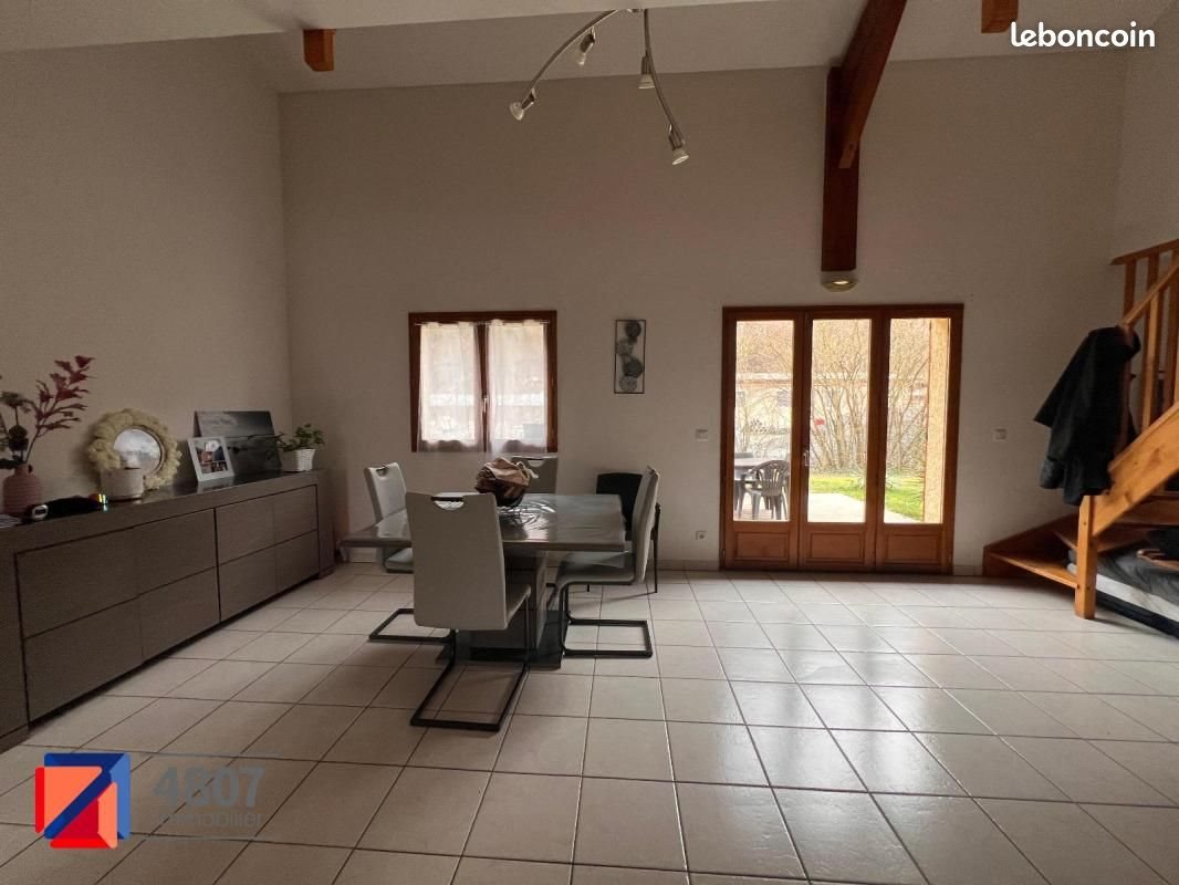 Maison à louer, 115m², Vougy