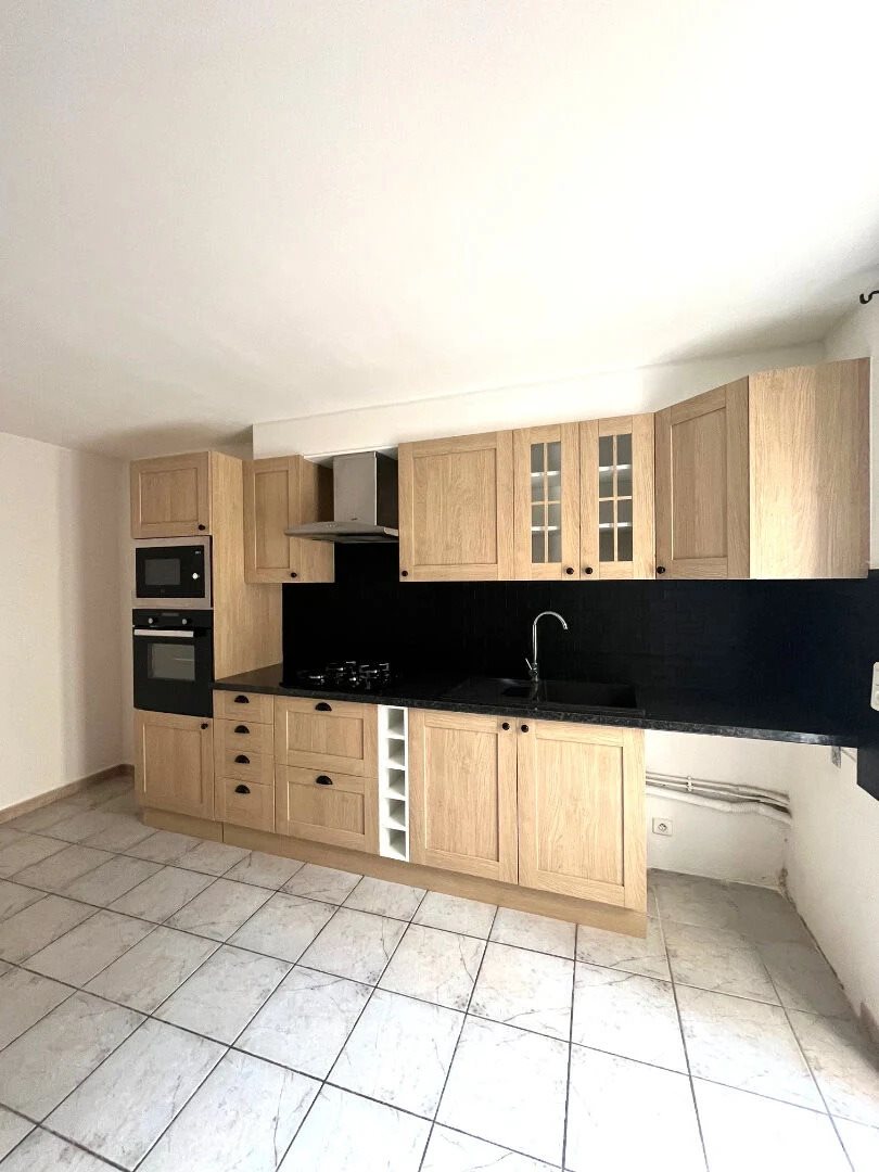 Maison à louer, 77m², Eyragues