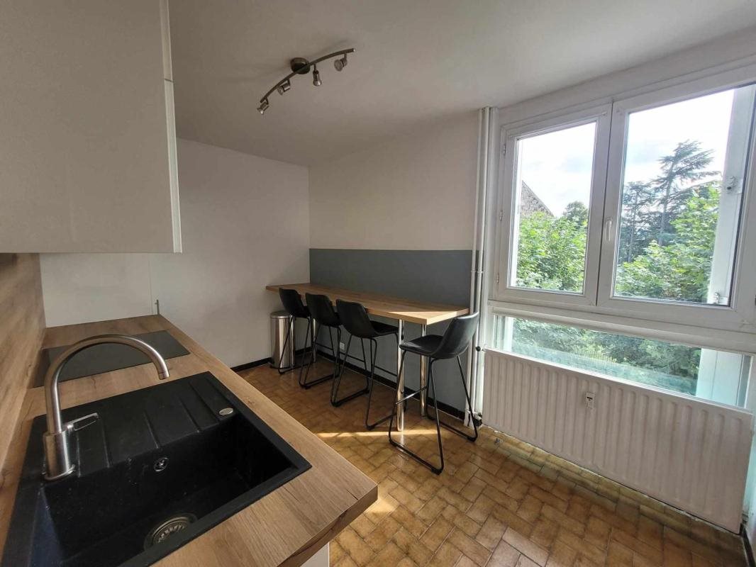 T3 lumineux avec balcon sans vis à vis , loyer toutes charges comprises !