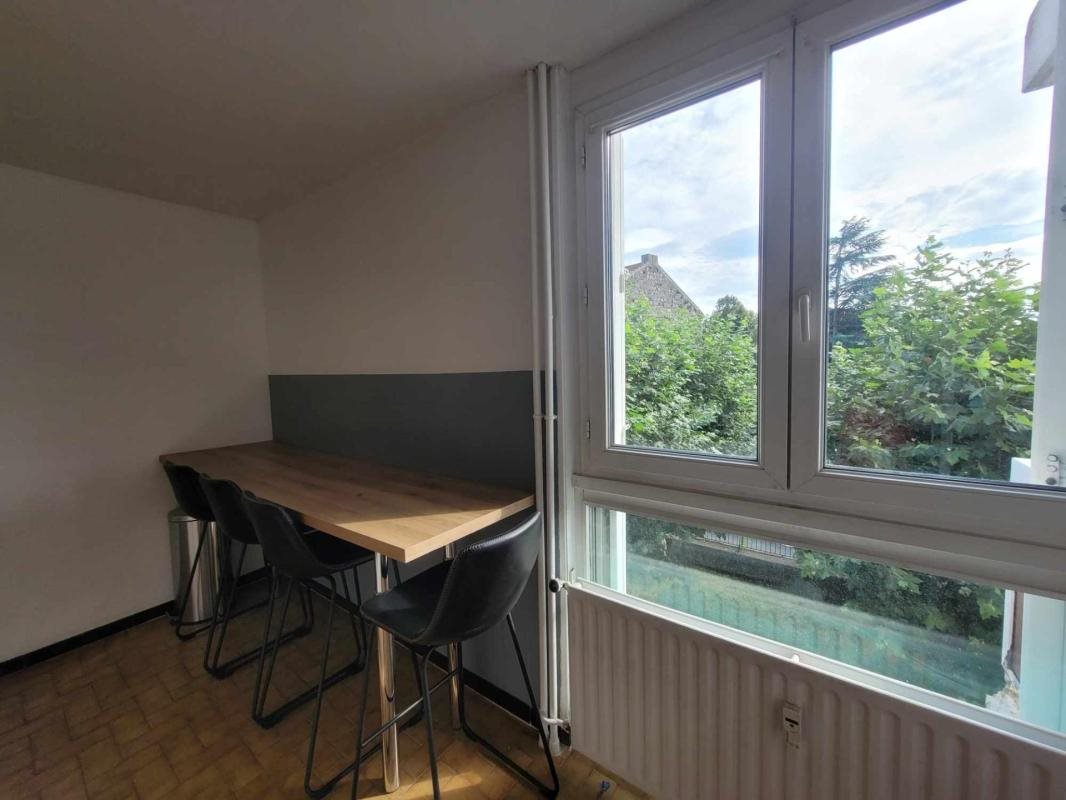 T3 lumineux avec balcon sans vis à vis , loyer toutes charges comprises !