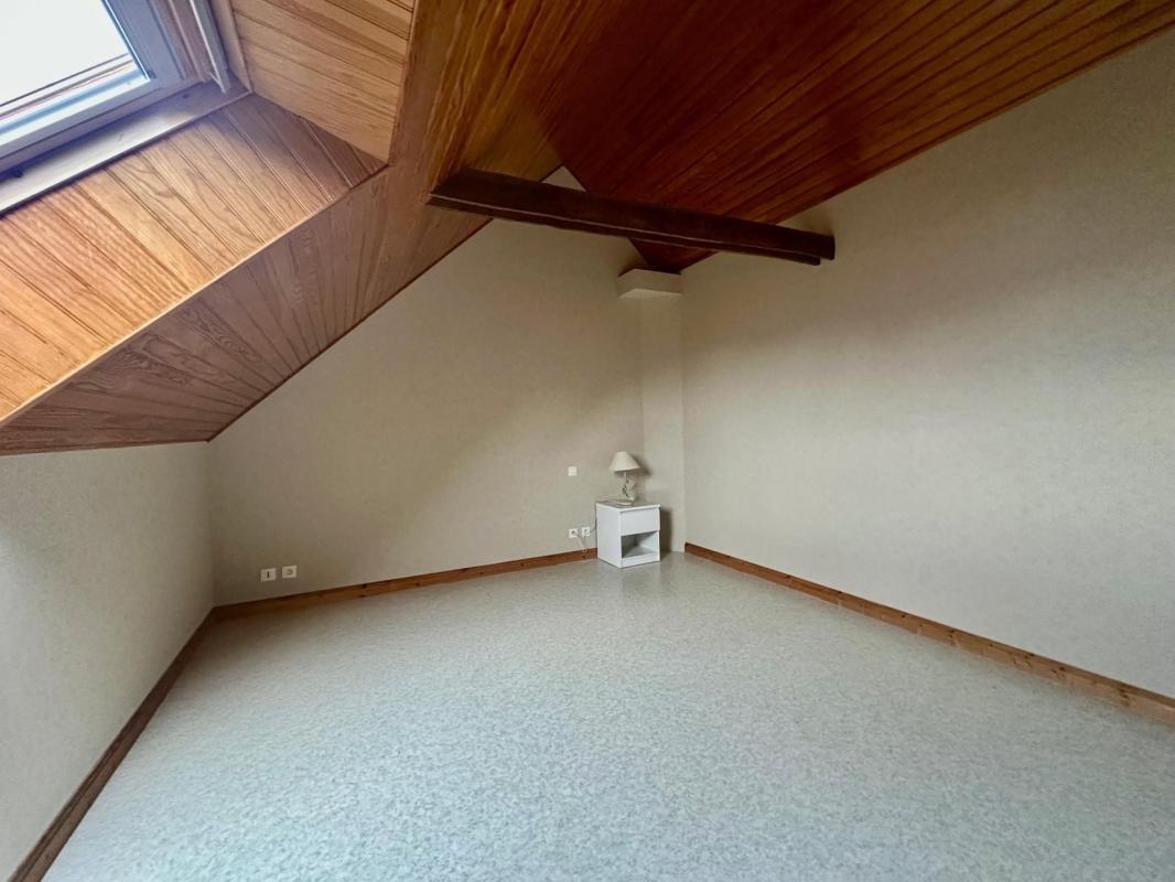 Maison à louer, 117m², Meslan