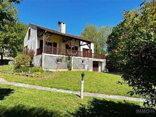 Gran casa de pueblo con terreno y dependencias