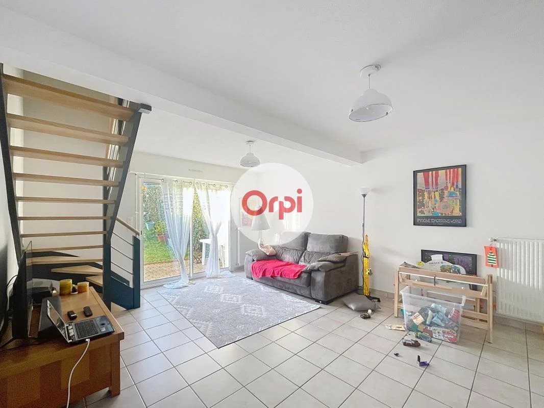 Maison à louer, 82m², Theix