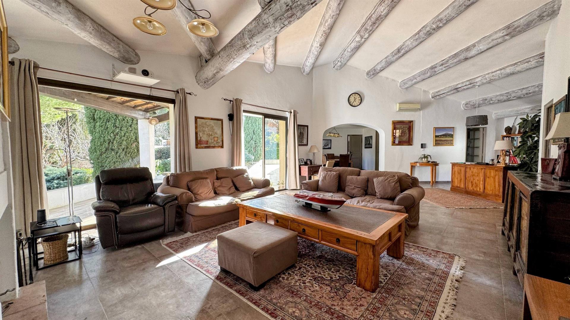 Maison à vendre, 194m², Châteauneuf-le-Rouge