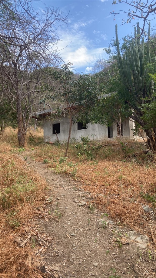 Excellent 5 Bed House With Outbuildings For Sale in Taganga Santa Marta