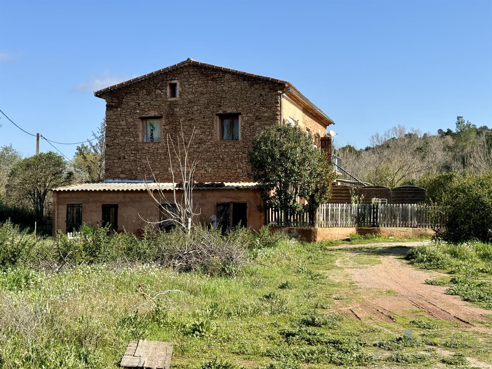Le Muy - House with 3 apartments