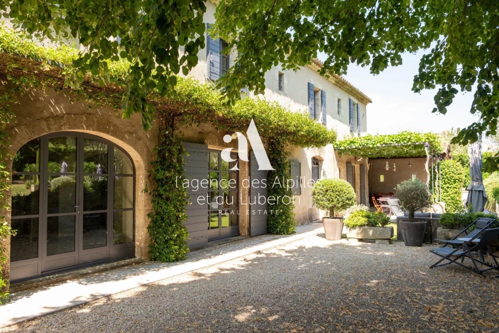 Maison à louer, 300m², Saint-Rémy-de-Provence