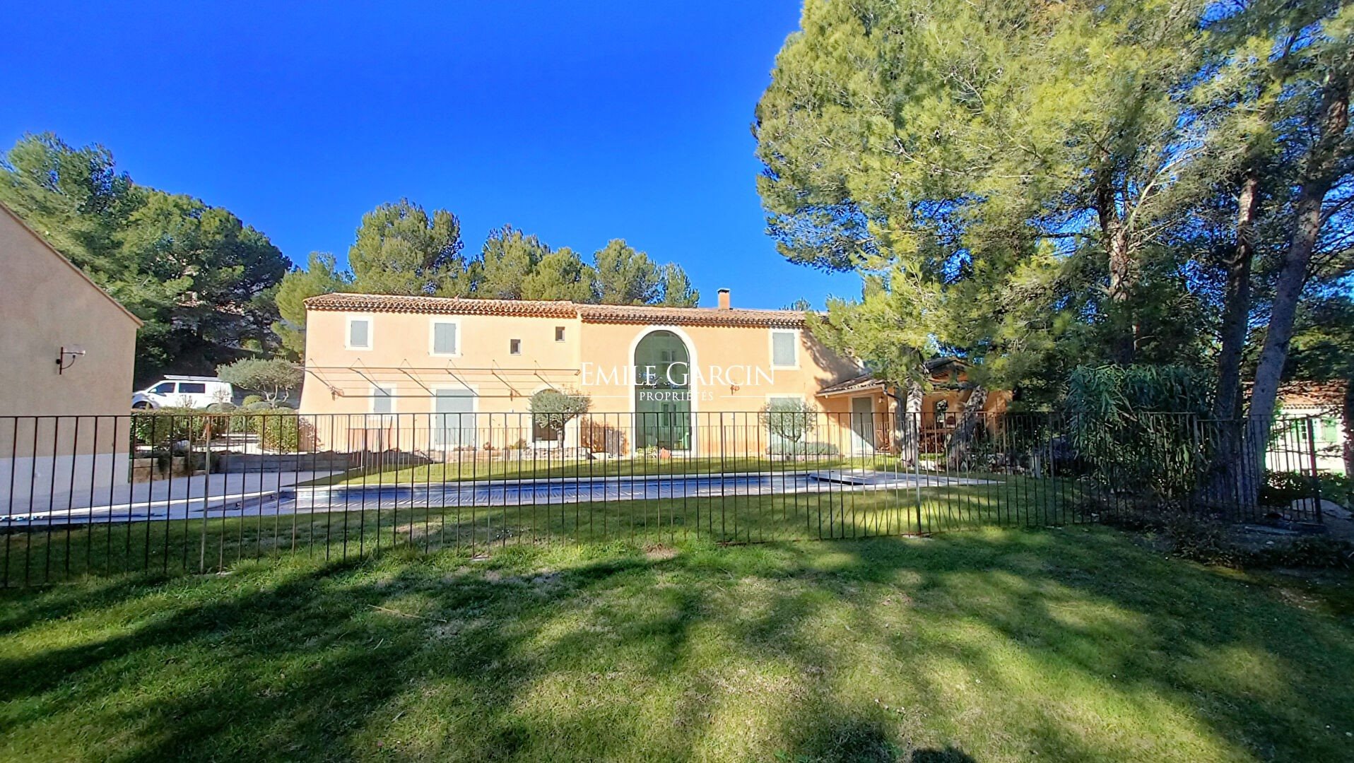 Maison à louer, 250m², Mallemort