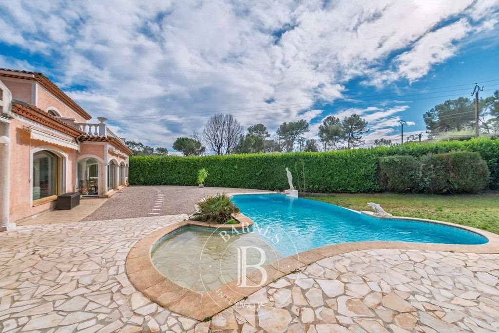 Maison à vendre, 240m², Roquefort-les-Pins