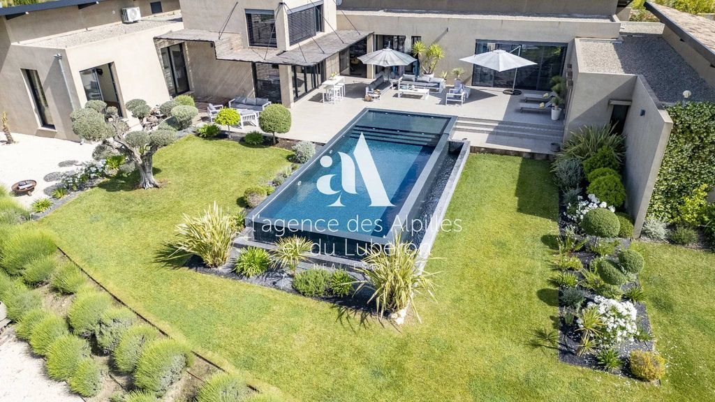 Maison à louer, 400m², Saint-Rémy-de-Provence