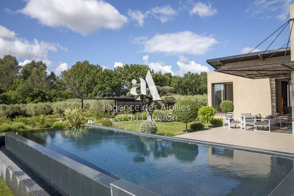 Maison à louer, 400m², Saint-Rémy-de-Provence