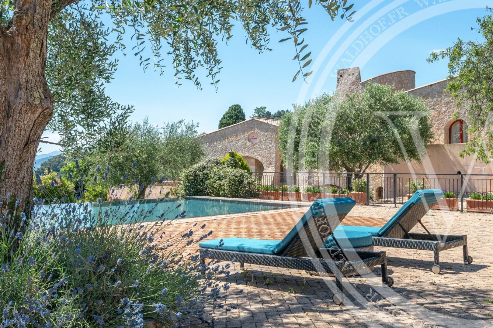 Maison à louer, 600m², Peille