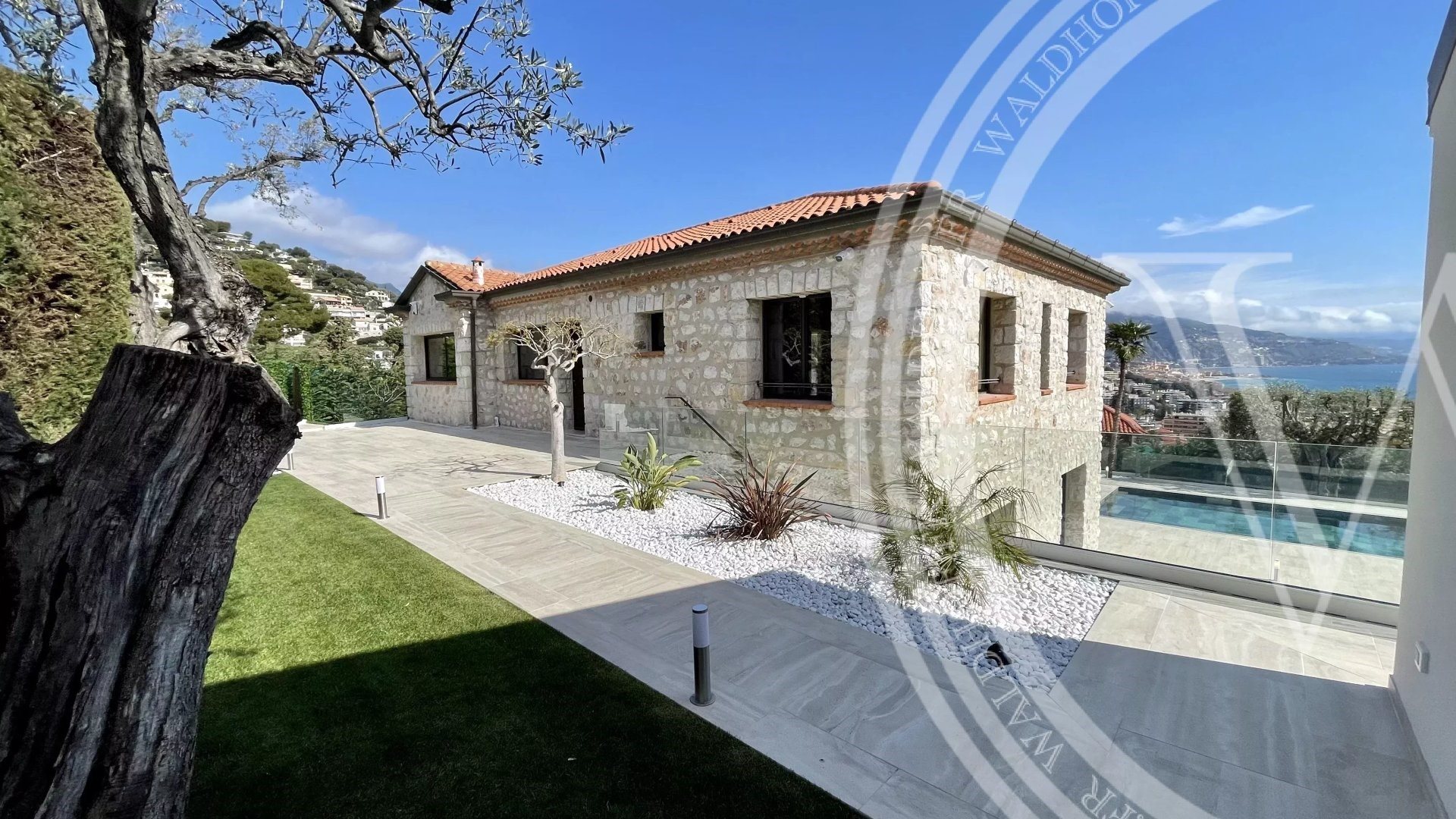 Maison à louer, 400m², Roquebrune-Cap-Martin