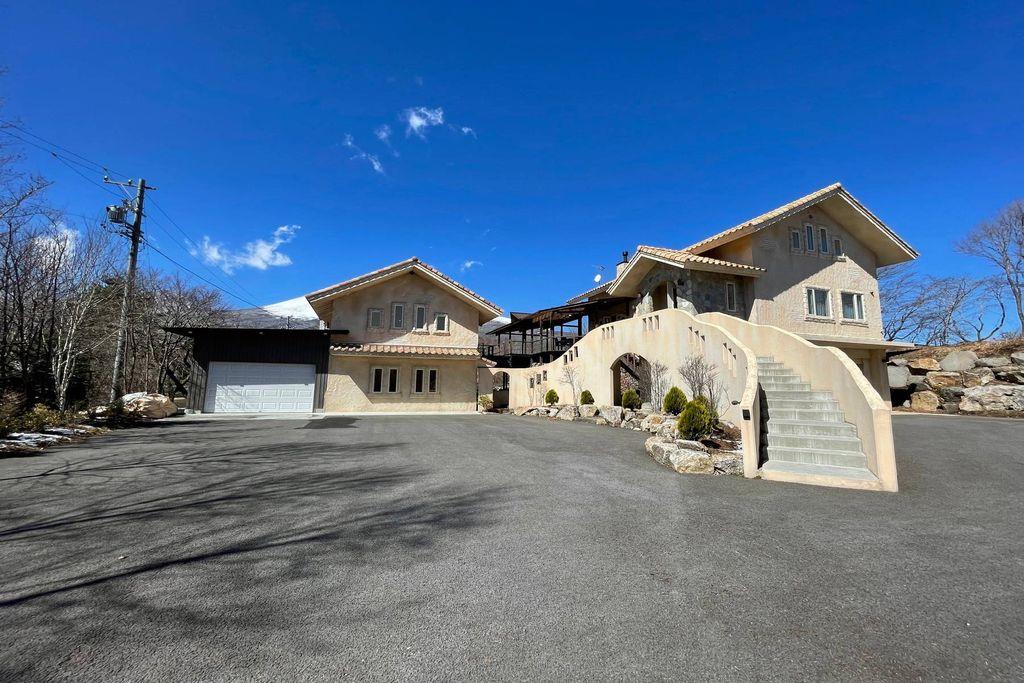 3 bedroom luxury Detached House for sale in Karuizawa, Nagano-ken