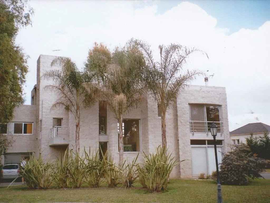 4 room luxury House for sale in Ituzaingó, Provincia de Buenos Aires