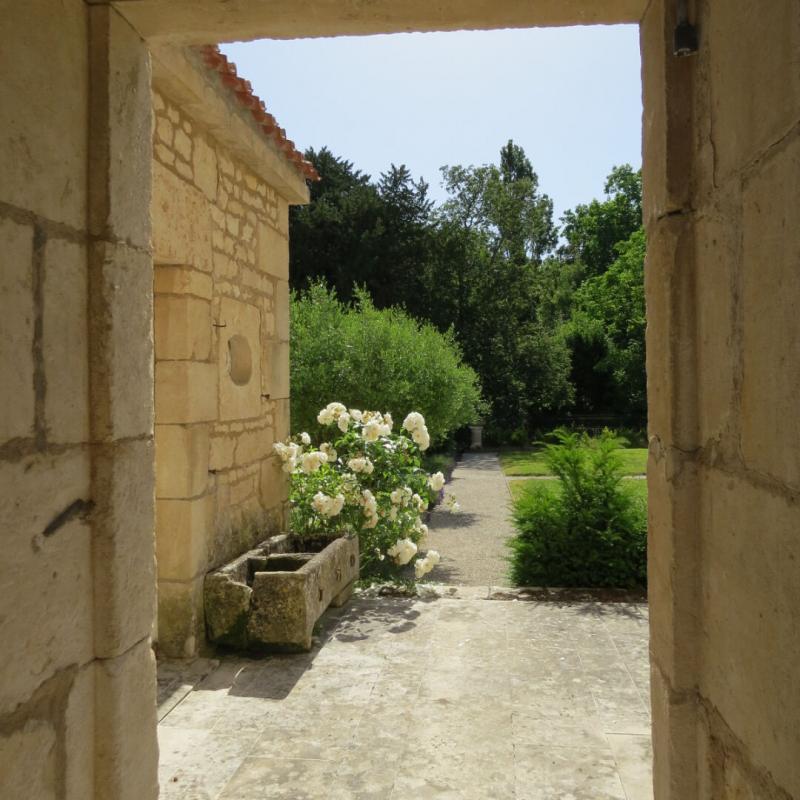 Prestigious residence park and outbuildings on 3 ha