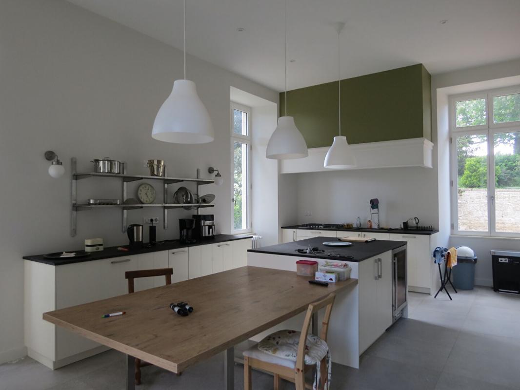 Prestigious residence park and outbuildings on 3 ha