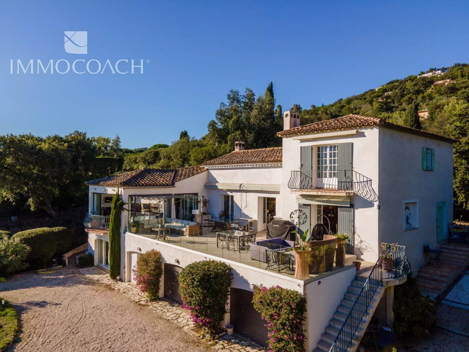 Grimaud : Moradia Com Vista Para O Mar E O Golfo De St Tropez